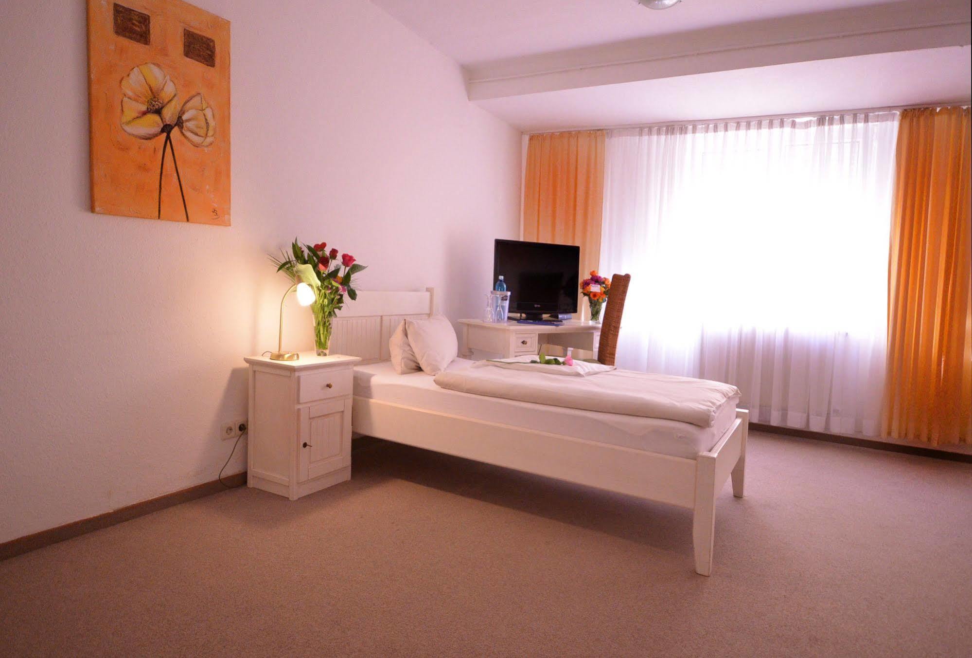 Alpha Hotel garni Dietzenbach Esterno foto
