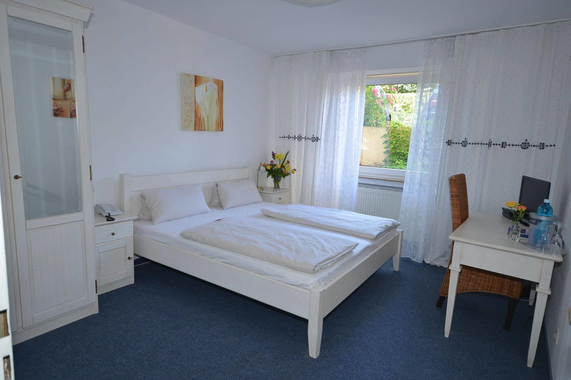 Alpha Hotel garni Dietzenbach Esterno foto
